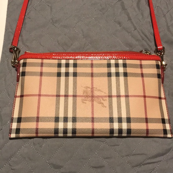 Burberry Handbags - Burberry purse crossbody